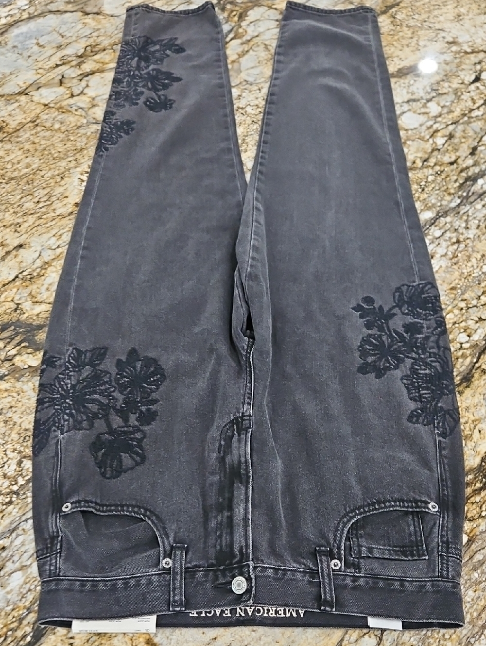 American Eagle Outfitters Gray Floral Embroidered. Size 10. Inseam 29" Rise 10.5
